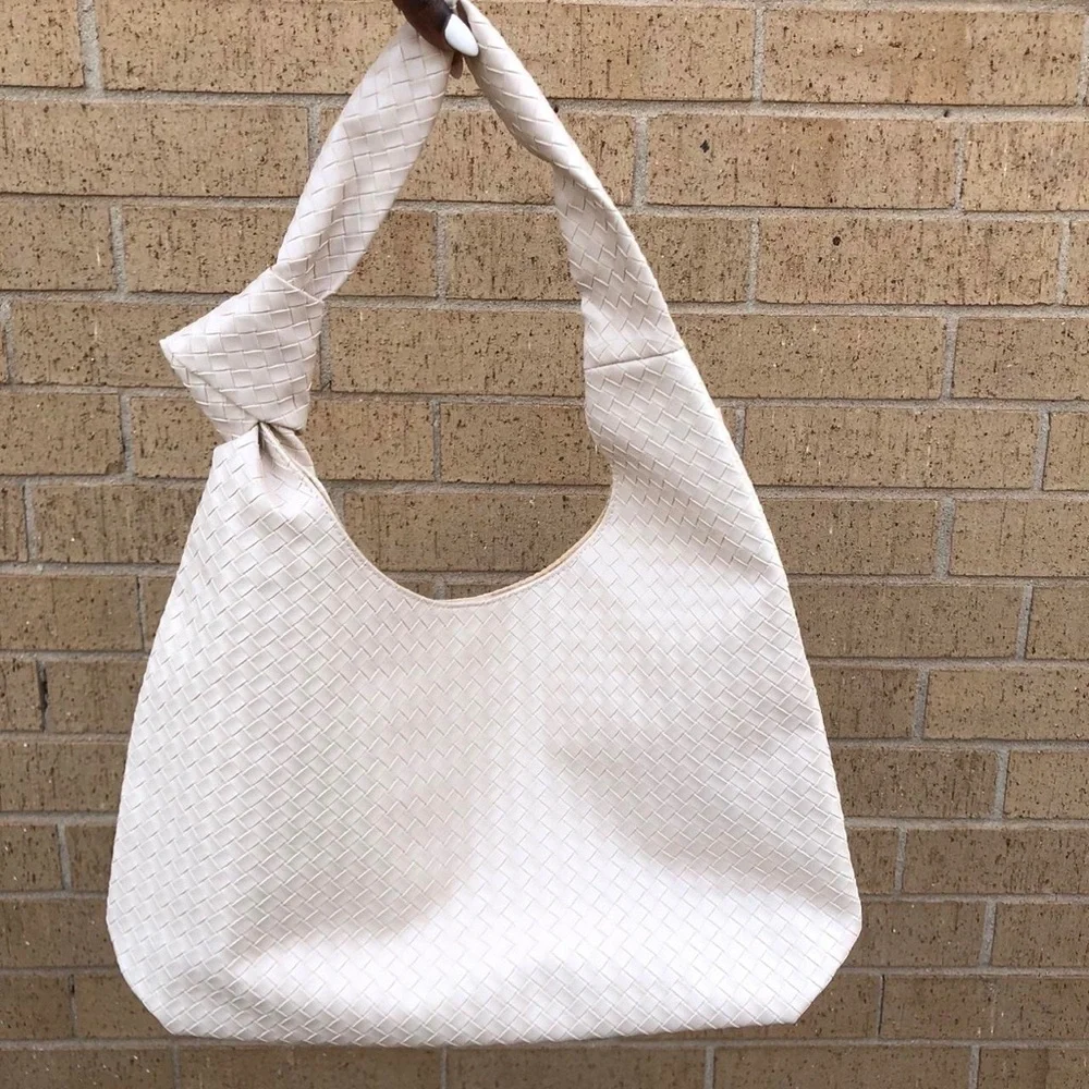 White beige faux leather shoulder hand hobo slouchy bag purse knot strap woven